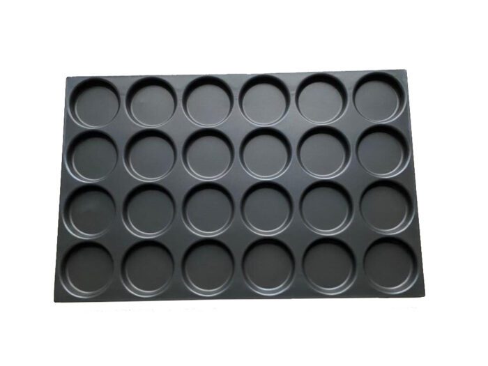 Bandeja hamburguesera estampada con revestimiento de teflón negro y múltiples cavidades redondas. Bandejas Estampadas Hamburgueseras