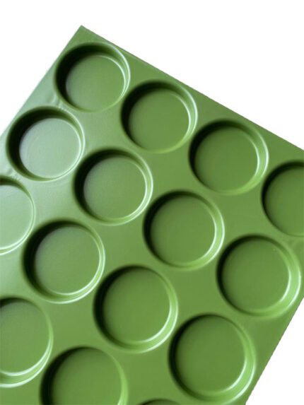 Bandeja para hamburguesas de teflón verde con múltiples cavidades redondas para horneado uniforme. Bandejas Hamburgueseras Estampadas