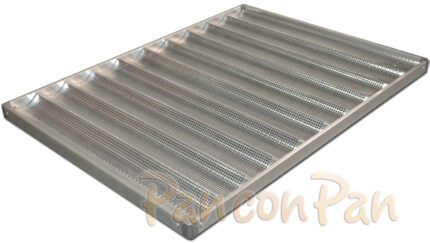 Bandeja de aluminio perforada Pan con Pan para hornear panes con circulación de aire optimizada.