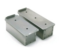 Moldes de pan lactal de aluminio con tapas para hornear pan de forma uniforme.